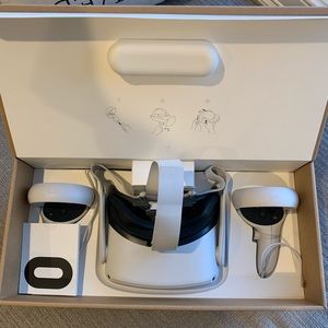 OCULUS QUEST 2 (FREE SHIPPING)